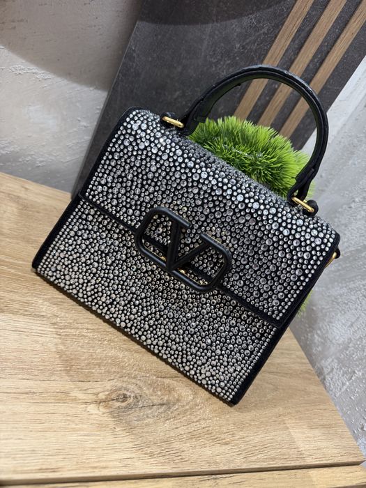 Дамска чанта с камъчета