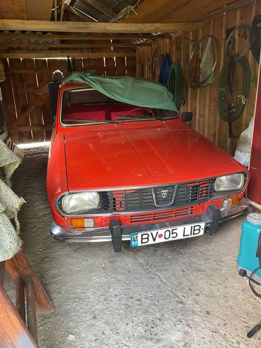 Vând Dacia 1300 roșie de colecție