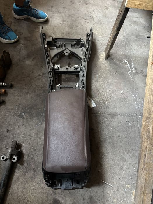 Подлакътник BMW G20
