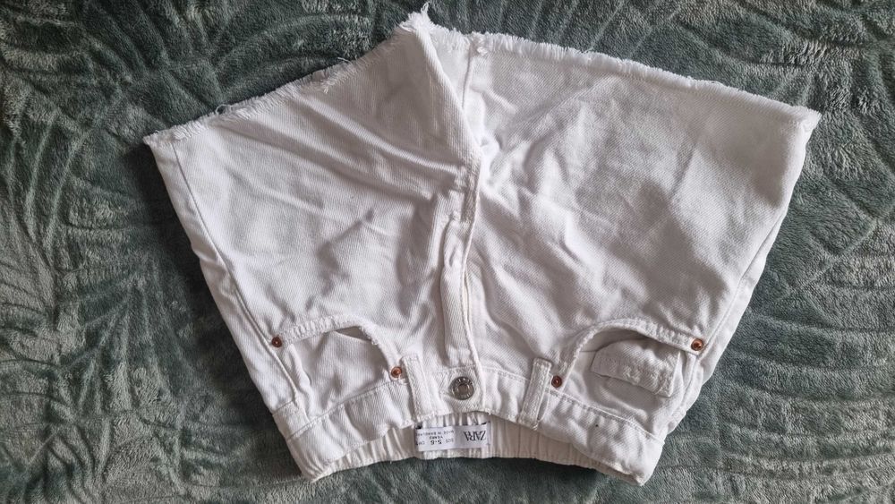 Рокли,панталонки,пола и дънково яке Zara ьа 5-6г годишна госпожица