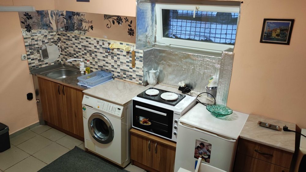 Дава се под наем Двустаен апартамент в Варна, Цветен квартал - 50 кв.м за 306 € - Снимка #3