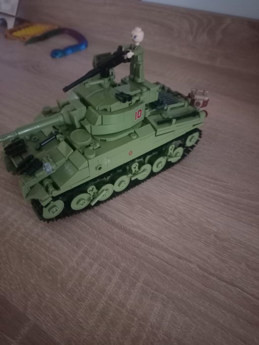 Продам лего танк