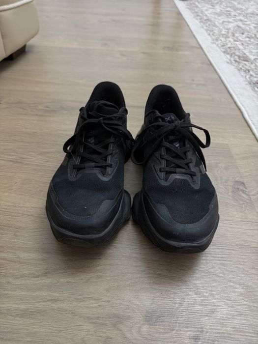 Продам кроссовки Adidas 41 размер осень/зима