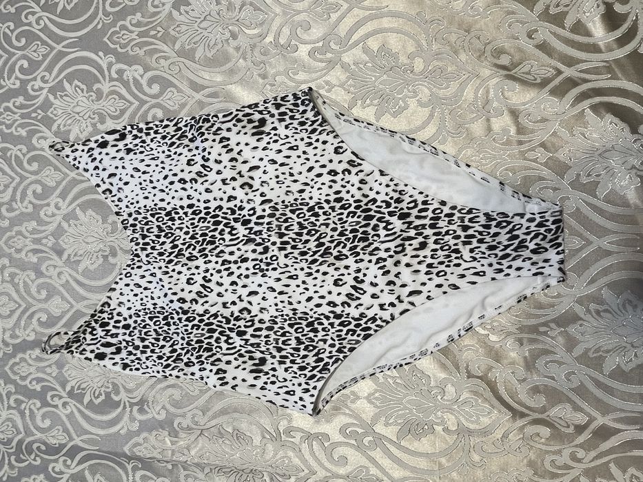 Продам слитный купальник