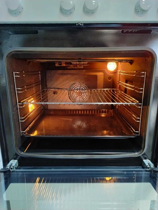 Готварска печка с керамичен плот ELECTROLUX VOSS , 72 литра