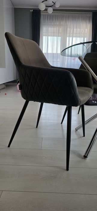 Scaune cu brațe moderne (4 bucăți) – stare perfectă