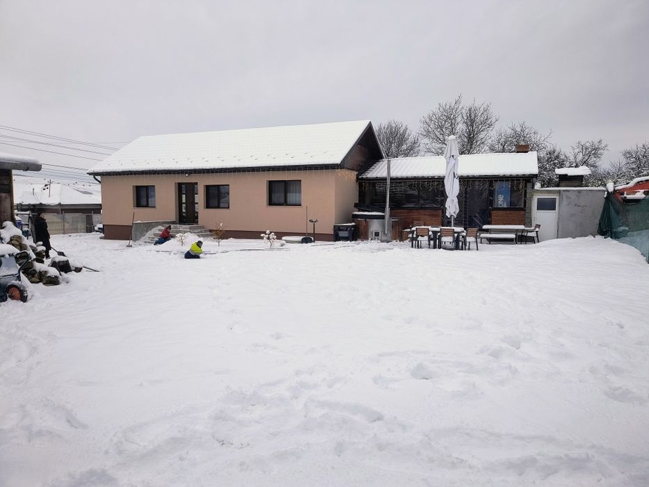 Vând Casă cu teren 8400mp