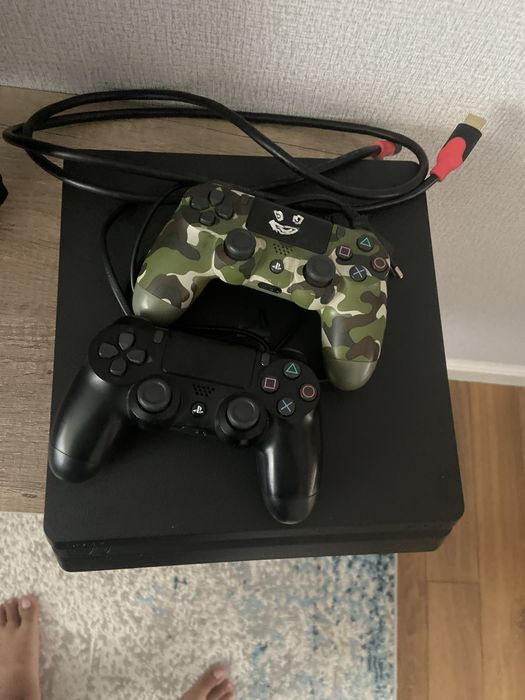 PS 4 в хорошем состояние