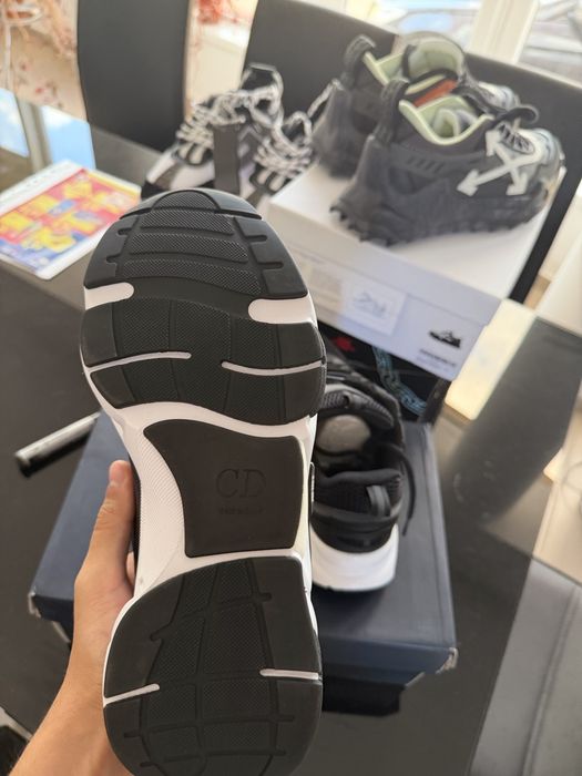 Dior B22.
