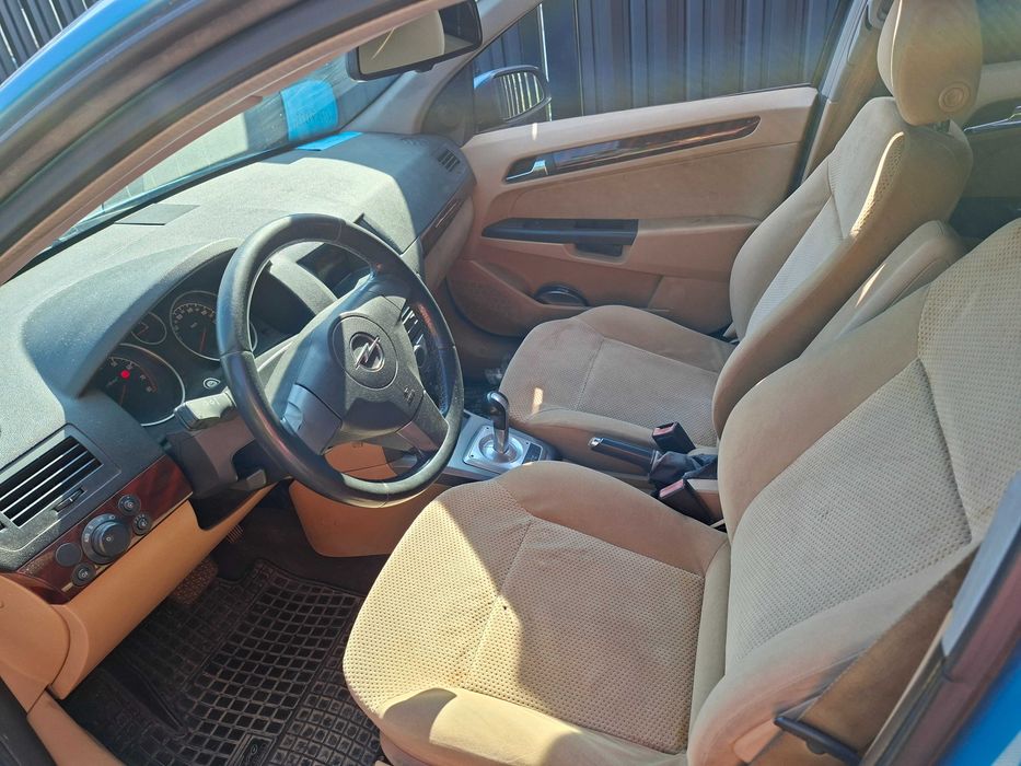 Vând Opel Astra H Hatchback | Semiautomată (Easytronic) |