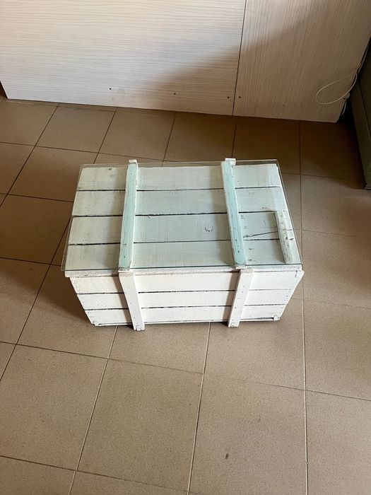 Маси от естествена дървесина и столове