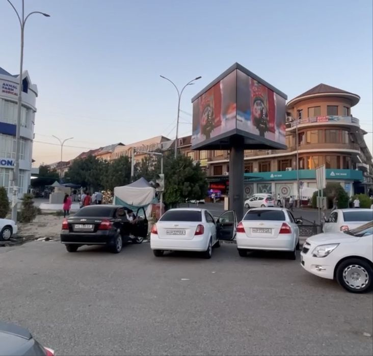 Qarshi shaxrida LED ekranlarda reklama / Реклама на ЛЕД экранах в Карш