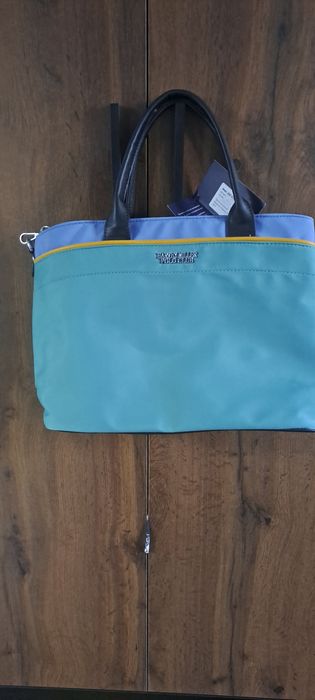 Чанта,в 2 цвята удобна и през рамо