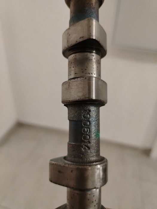 Деталь мотора автомобиля