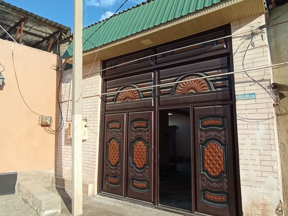 Кармана тумани Аргунда ховли сотилади яшаш учун таййор