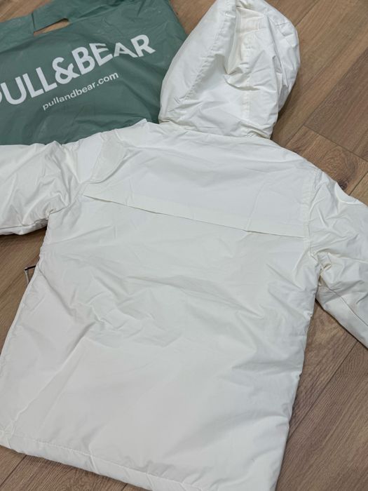 Продам белую куртку худи (кенгуру) Pull&Bear