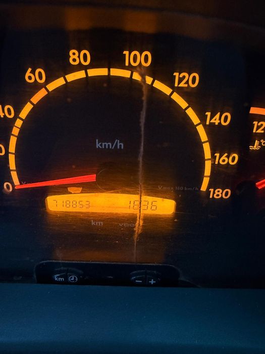 Mercedes camionetă basculanta