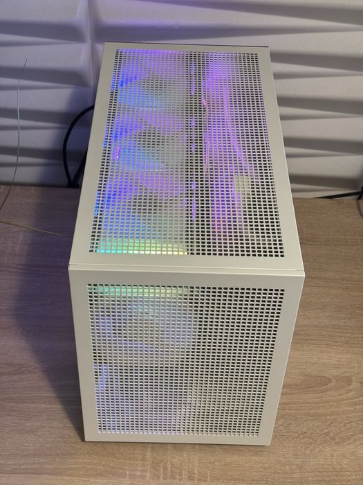 Бял геймърски компютър WiFi Ryzen 7 5700/RX6600/16 Ram/512 ssd/700W