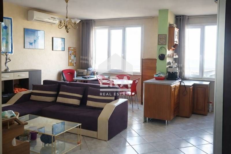 Двустаен апартамент с панорамна гледка към Стара планина, до парк „Заи