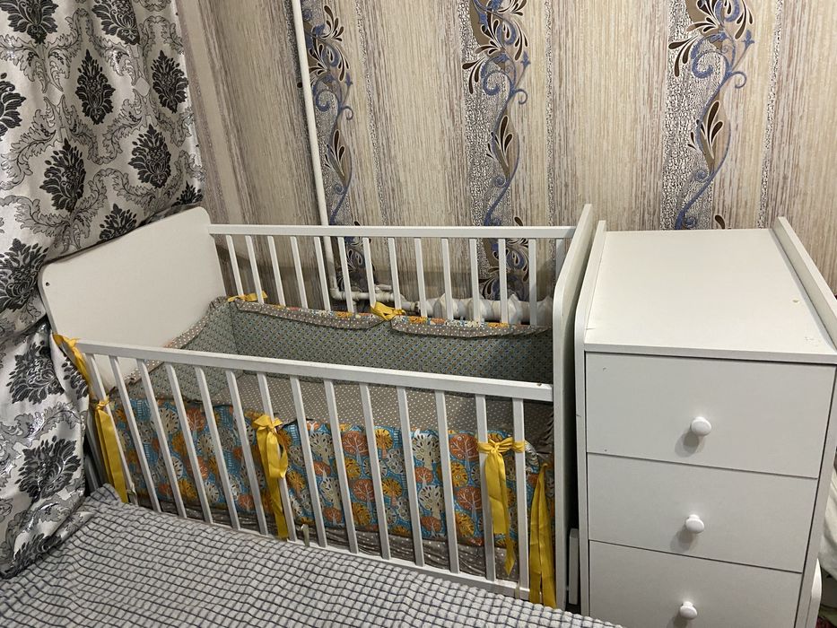 Детская кровать с тумбочкой