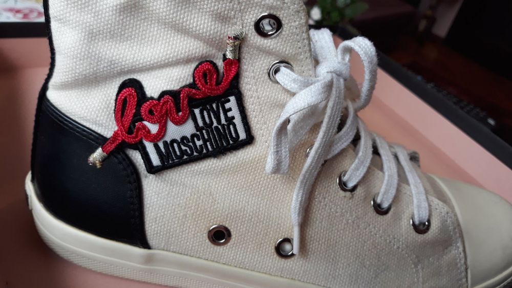 Кецове Moschino (Мошино)