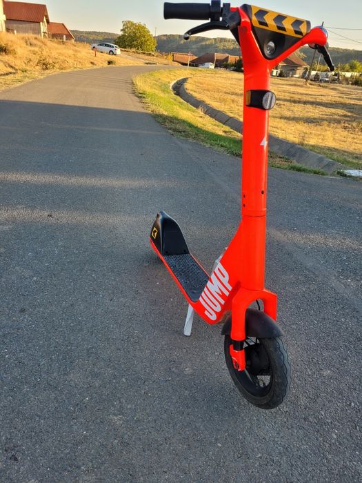 Vând trotineta electrică