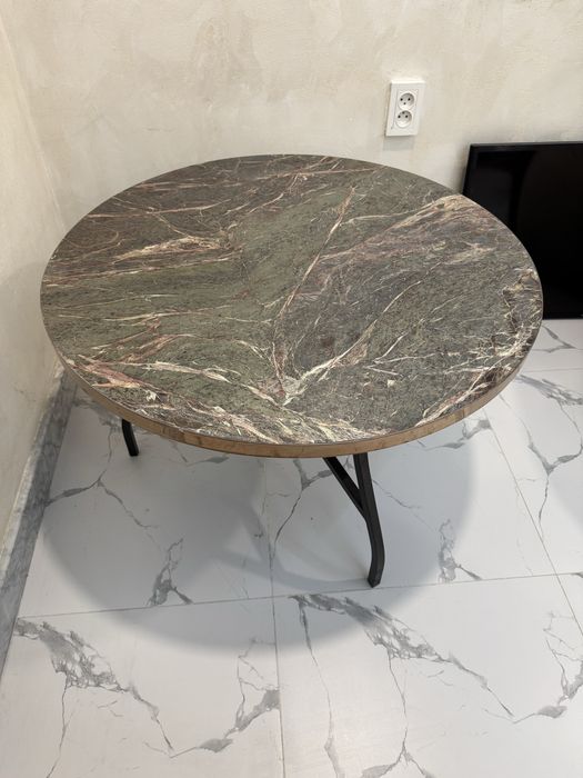Продам стол из натурального мрамора