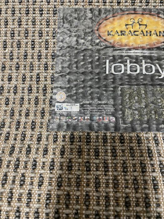 VAND covor  aproape  nou, a fost  primit cadou insa nu imi place.