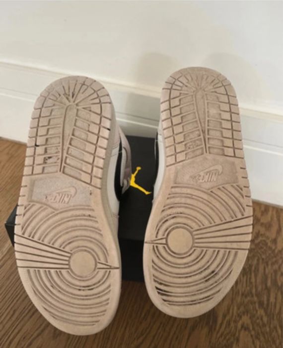 Air Jordan 1 Mid Barely Rose