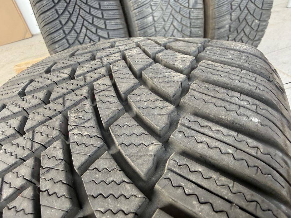 4бр. ОТЛИЧНИ Зимни Гуми С Борд 225/45R/17 XL -BRIDGESTONE- DOT:3619- 6.8мм+4.6мм
