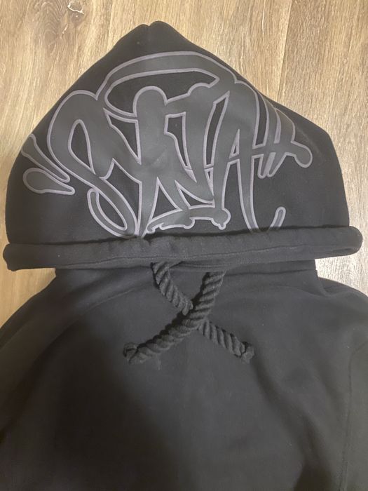 Syna world hoodie black