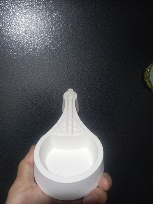 Тойбастар гипстан  жасалган