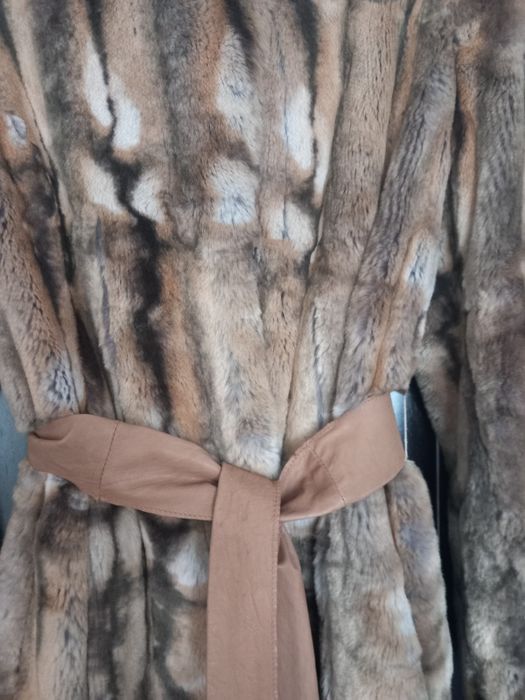 Vând hainã de blană  artificială