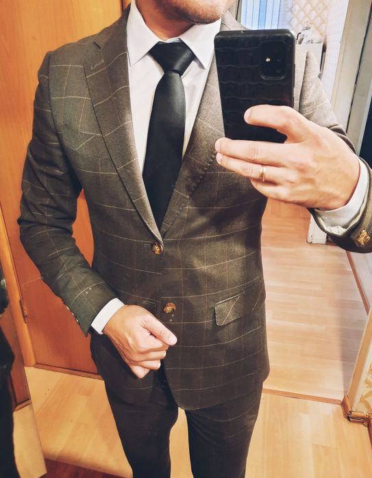 Продам 2 костюма 50-52 размера, рост 177см