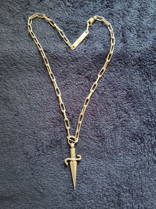 Cesare Paciotti  chain