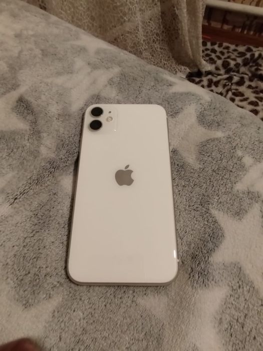 Обменяю айфон 11 на планшет самсунг