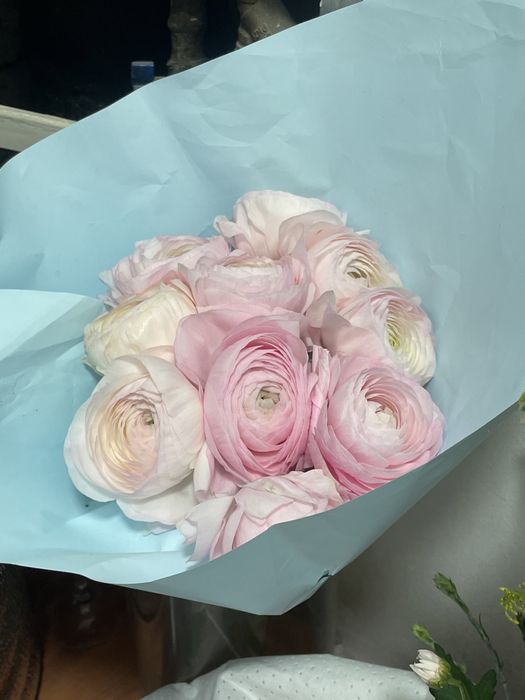 Продам ранункулюсы 3.500 за штуку