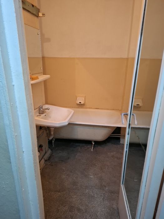 Garsoniera de vânzare