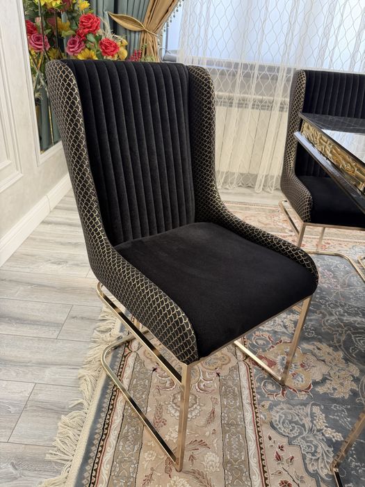 Столы и стулья для зала