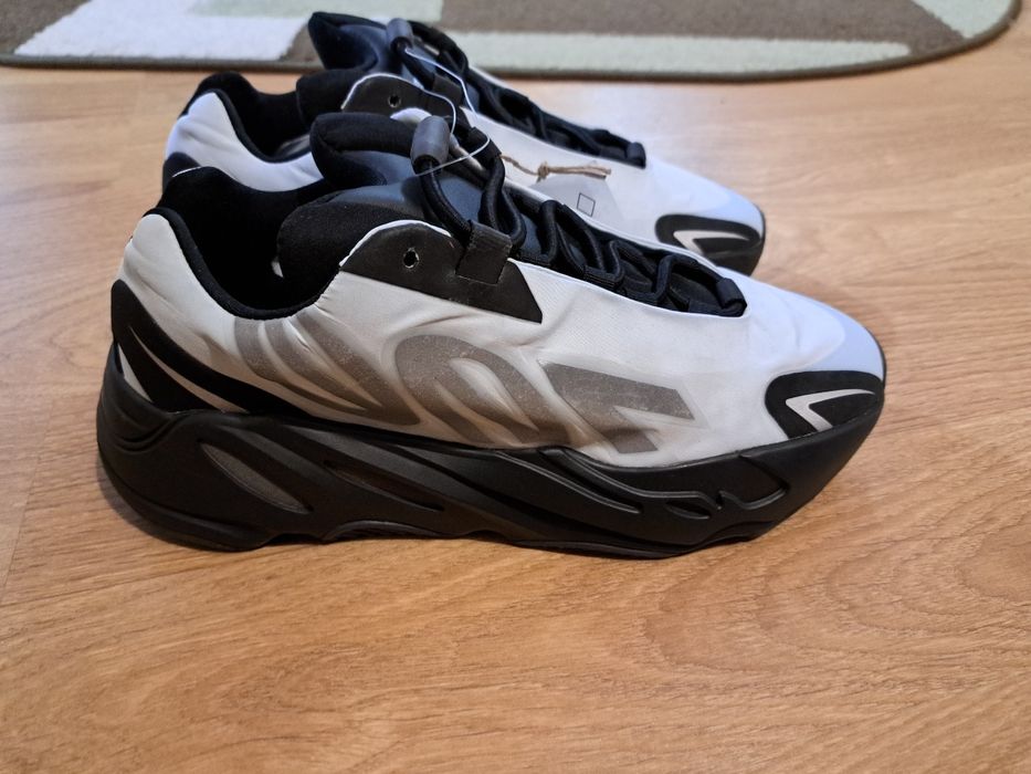 Adidas Yeezy 700 MNVN 39 1/3 blue tint, 100% originali