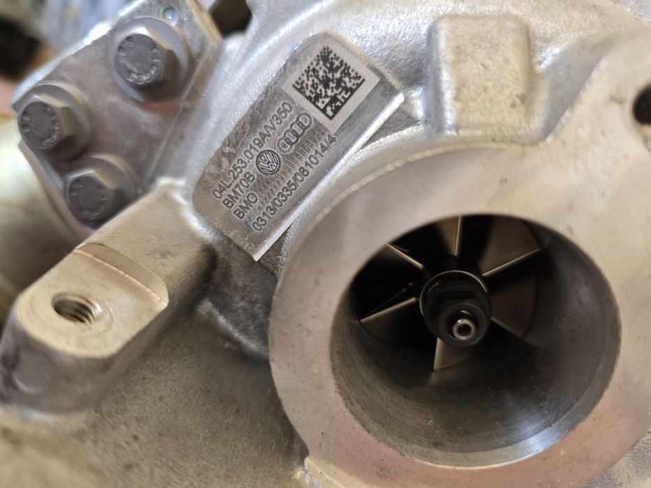 Турбо компресор турбина Audi VW Skoda Seat 2.0TDI 04L253019A GARRETT
