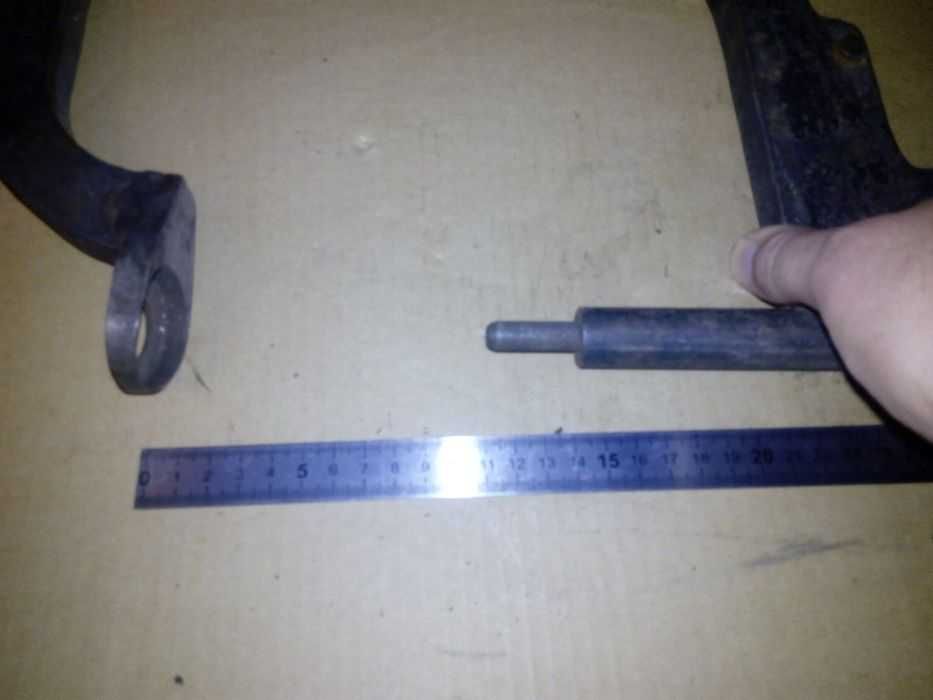 механизм с ручкой,что-то типа запресовывателя