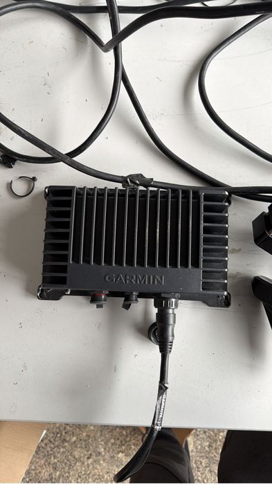 Vand sonar garmin 7612xsv plus sonda live lvs32 in stare perfeca