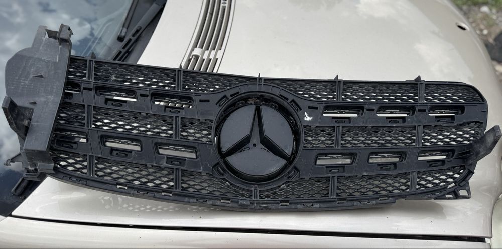 Решетка Mercedes GLA W156 X156