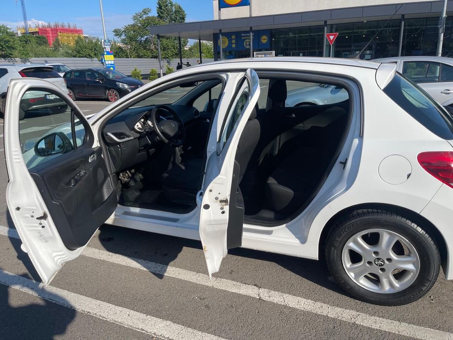 Peugeot 207 2011 diesel, 3.750 € — imagine 3