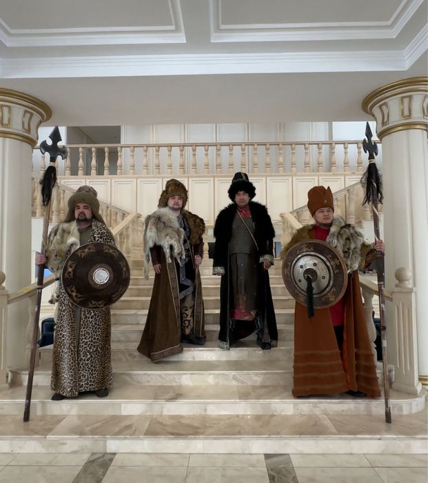 Атырауда керемет қолдан тігілген батырлан киімі