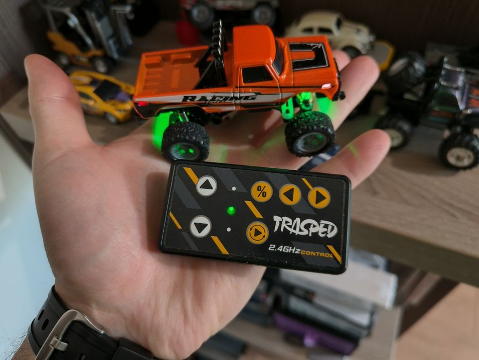 Mașinuțe 1:64 RC 100