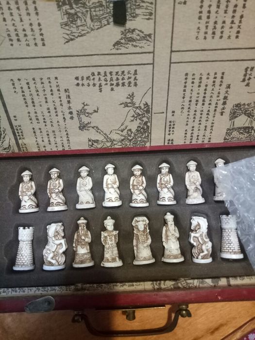 Шахматы новые.. .