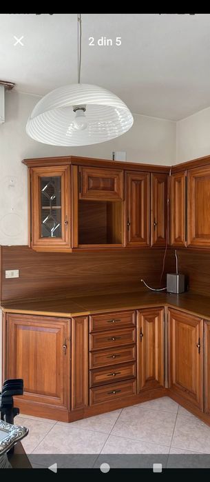 Mobila de bucătărie din lemn masiv