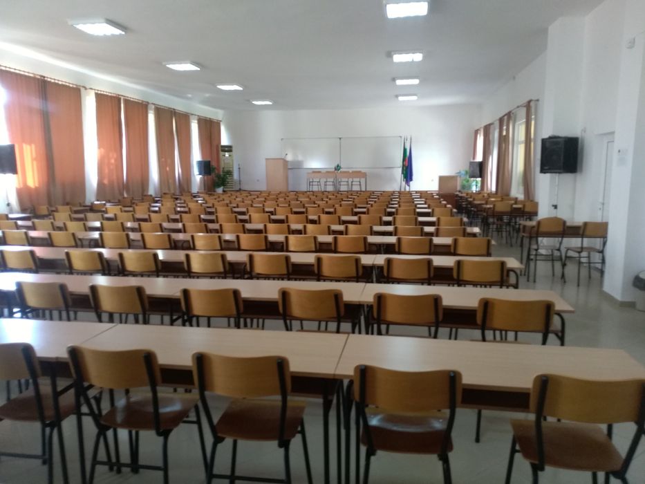 ВУАРР в широк център на гр. Пазарджик отдава под наем помещения.